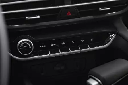 Интерьер Changan EADO plus, фото 4/17
